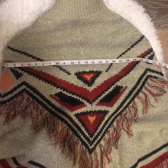🎈SOLD. Shiraleah chicago poncho sweater - Picture 8 of 8
